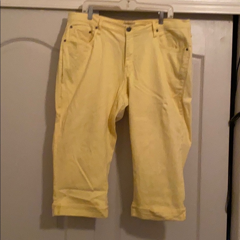 Jean Capri yellow